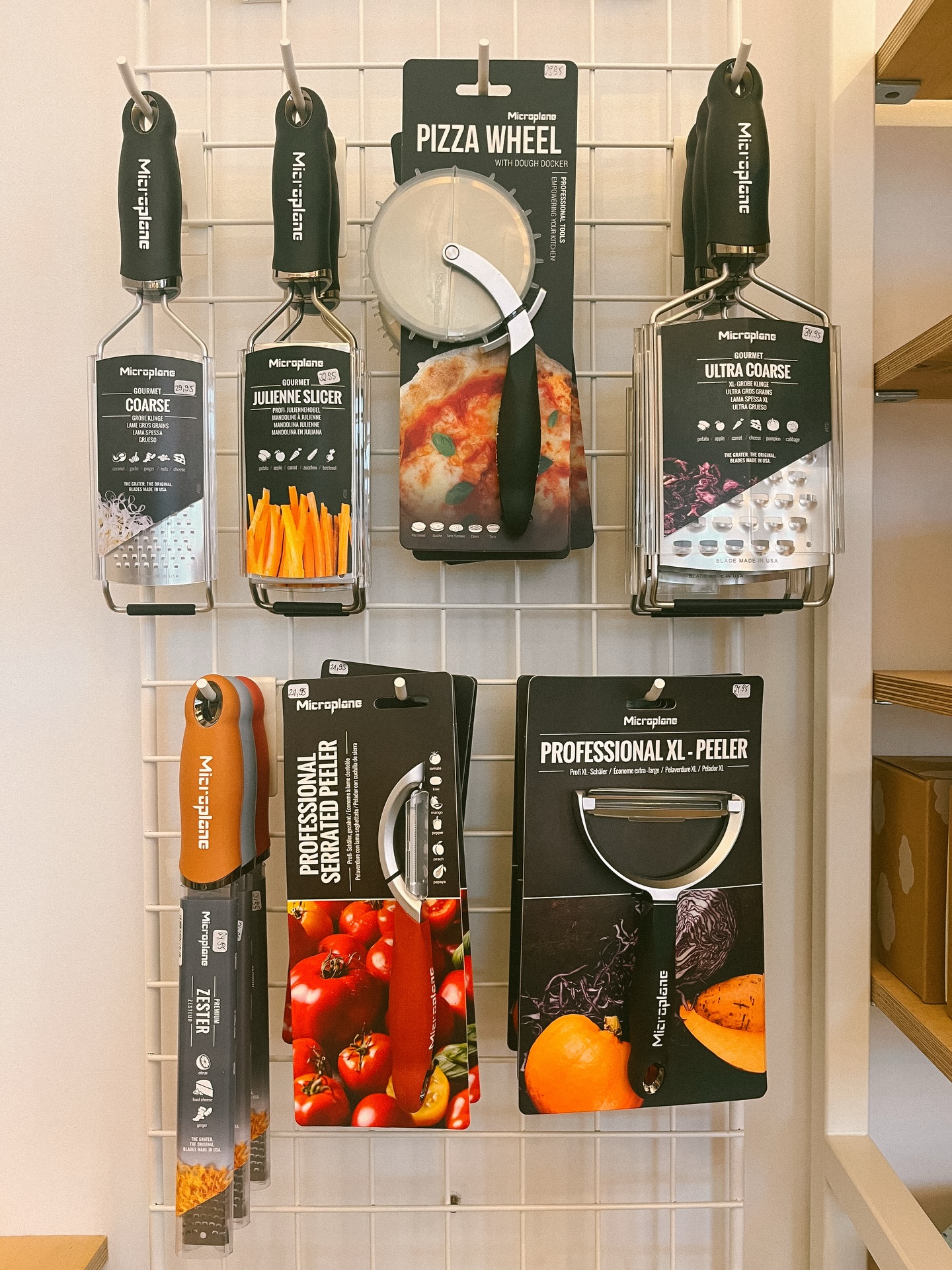 Hello neues Jahr ✨
Zeit für gute Dinge in der Küche:
Reiben, Tassen, Öl & Essig, Salz & Pfeffer – sorgfältig ausgewählt, zeitlos schön. 

#Köln #dellbrück #conceptstores #zumglückliebling #kücheninspo