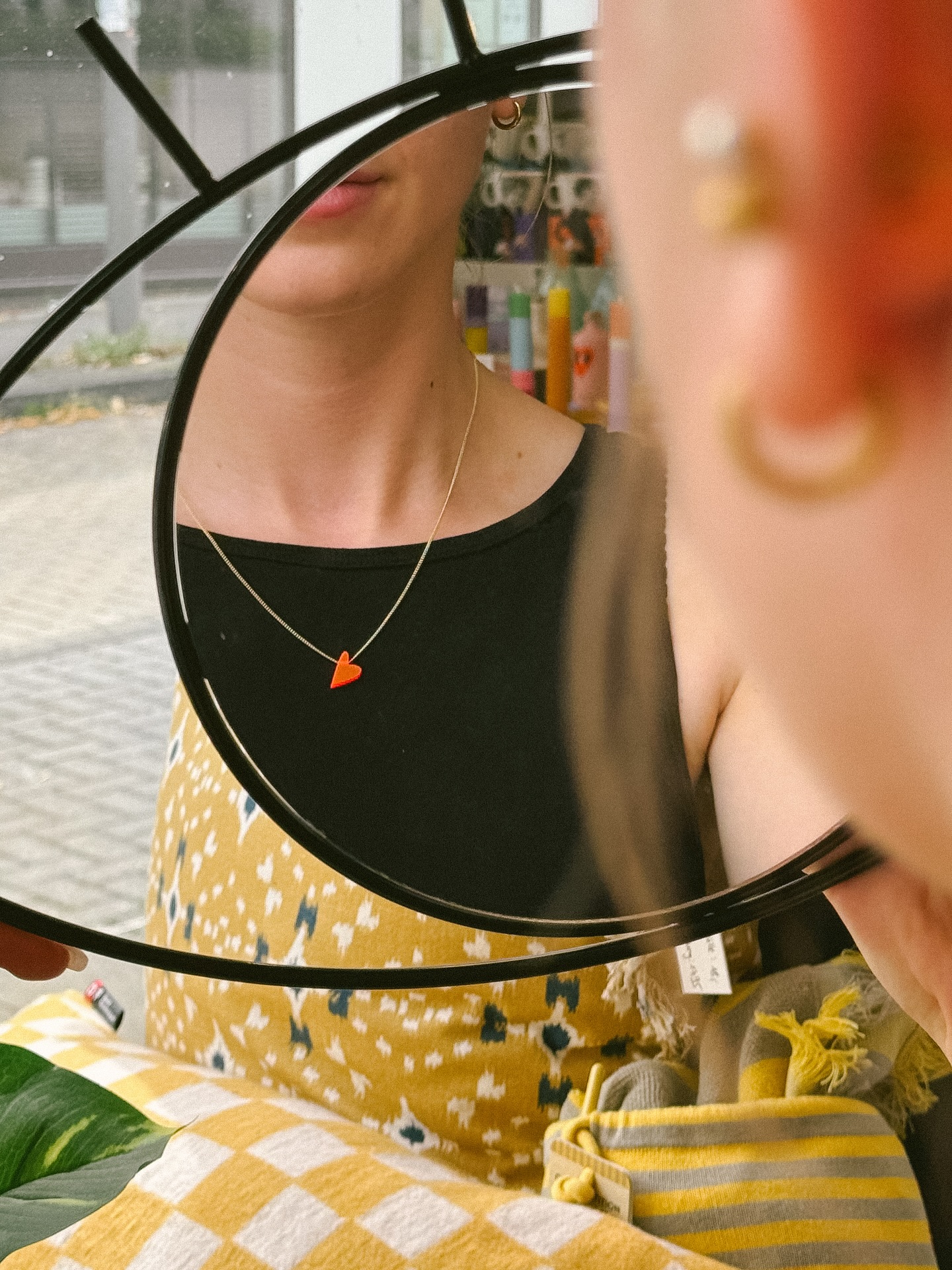 Einer unserer Schmuckklassiker sind die Ketten von @turina.jewellery Candy colors & clean cuts. 🤍🩷🧡
Dieser coole Schmuck kann mehr als glitzern.

#jewelry #necklace #handmade #turina #amsterdam #köln #kölnbloggt #dellbrück #lieblingsveedel #dellbrückerhauptstrasse #dellbrückvororterleben #shoplocal #kleinelädenandiemacht #zumglückliebling