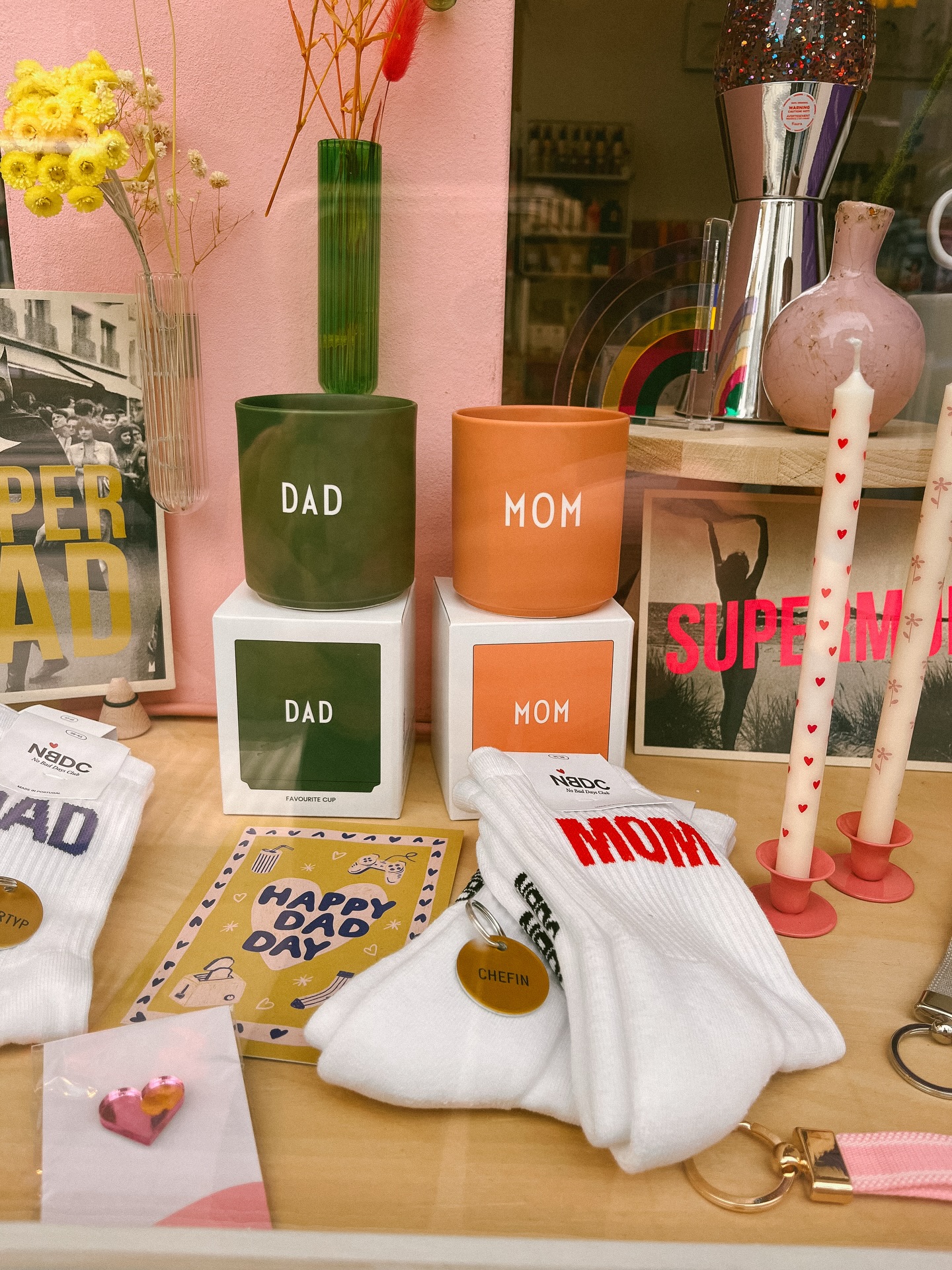 Kleiner Reminder: Am Sonntag ist Muttertag 🩷
Und für alle, die schon weiterdenken - Vatertag steht auch schon vor der Tür. Bei uns findest du liebevolle Kleinigkeiten für beide Tage. 
#muttertag #geschenkidee #zumglückliebling