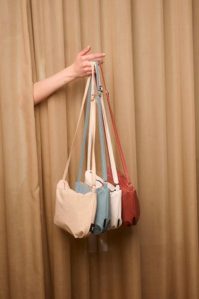 Tinne_Mia - cross body bag - style shots - 001