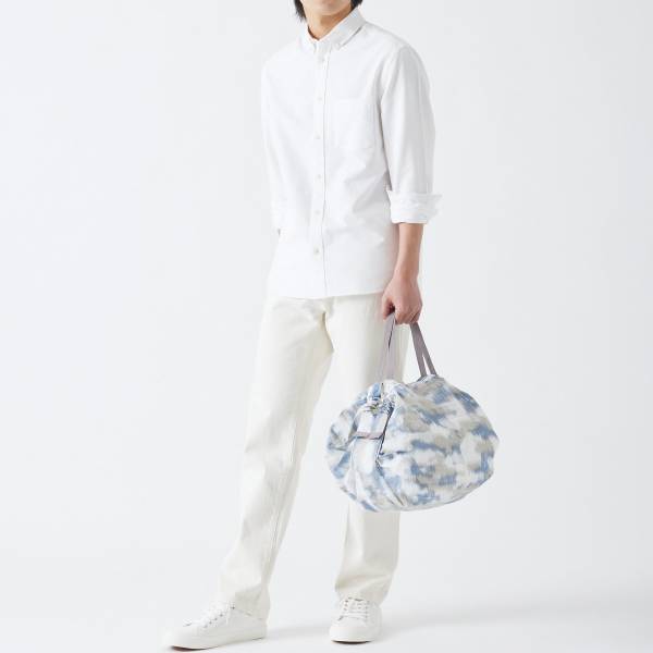 shupatto-compact-foldable-bag-m-floating-clouds-model-2 _1_