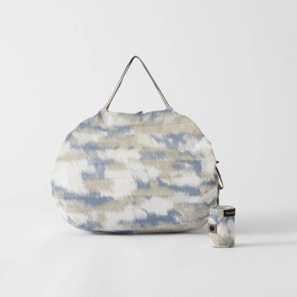 shupatto-compact-foldable-bag-m-floating-clouds-with-roll-600x600