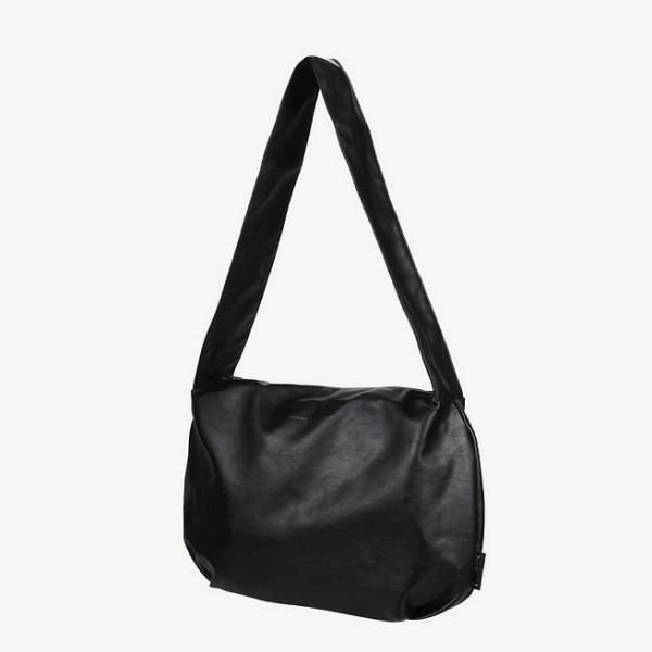 Lot bold cross body bag black2