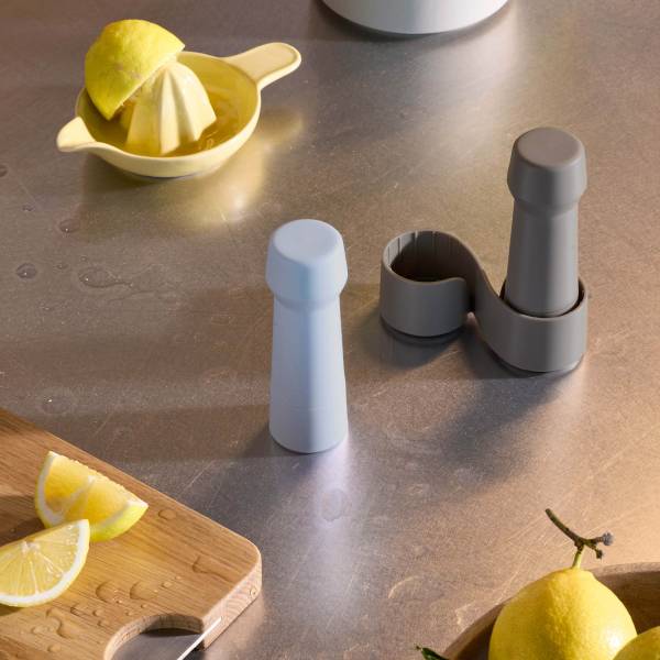  Salz _ Pfeffermühle Set AMSTERDAM To-Go, Warm Gray _ Sky Blue_crushgrind3