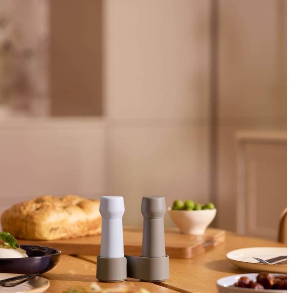  Salz _ Pfeffermühle Set AMSTERDAM To-Go, Warm Gray _ Sky Blue_crushgrind