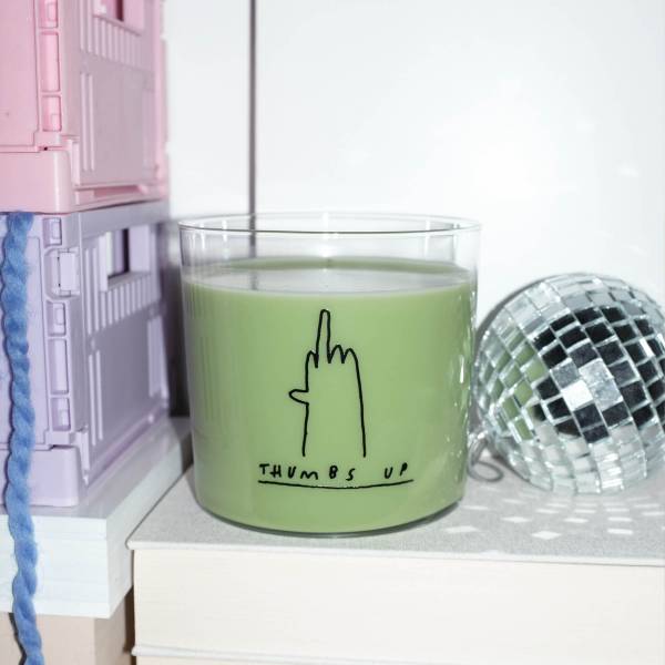yahya_studio_Glas Thumbs up2